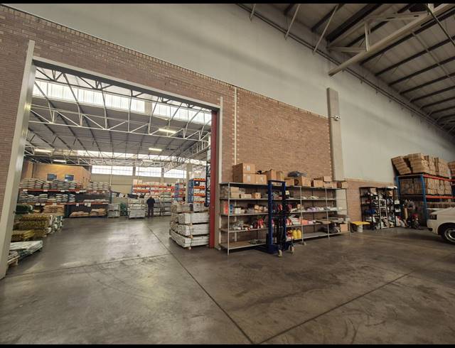 4,990M² WAREHOUSE TO LET IN GOSFORTH PARK